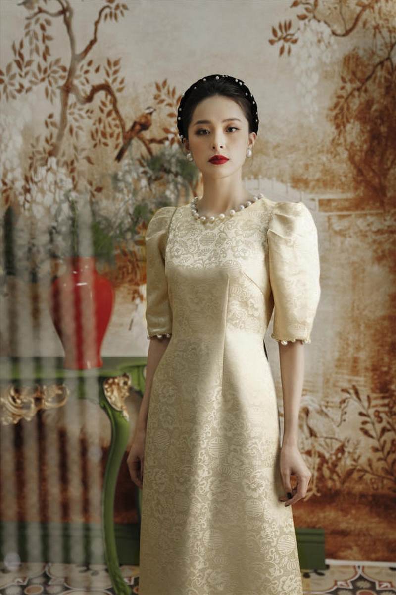 Áo dài cưới cách tân cô dâu chú rể theo xu hướng mới nhất 30 Thiết kế tay phồng ngắn mang lại sự thoải mái