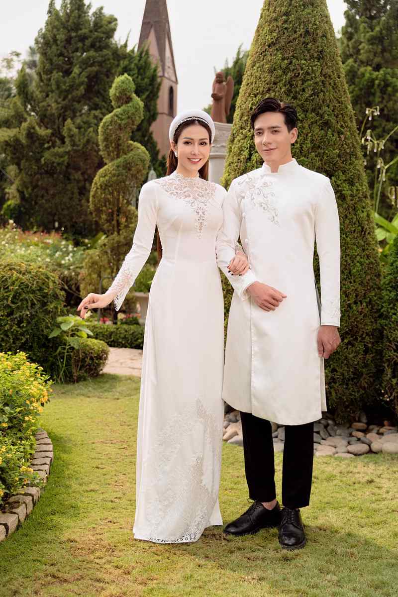 Áo dài cưới cách tân cô dâu chú rể theo xu hướng mới nhất 27 Nên lựa chọn áo dài cách tân vải gấm màu sắc đơn giản